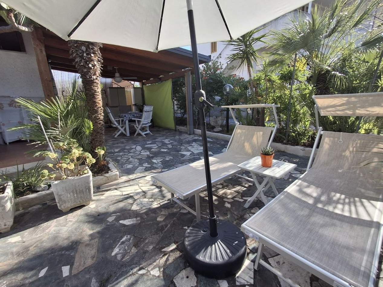 STUPENDO PIANO TERRA CON AMPIO GIARDINO PRIVATO — foto 7