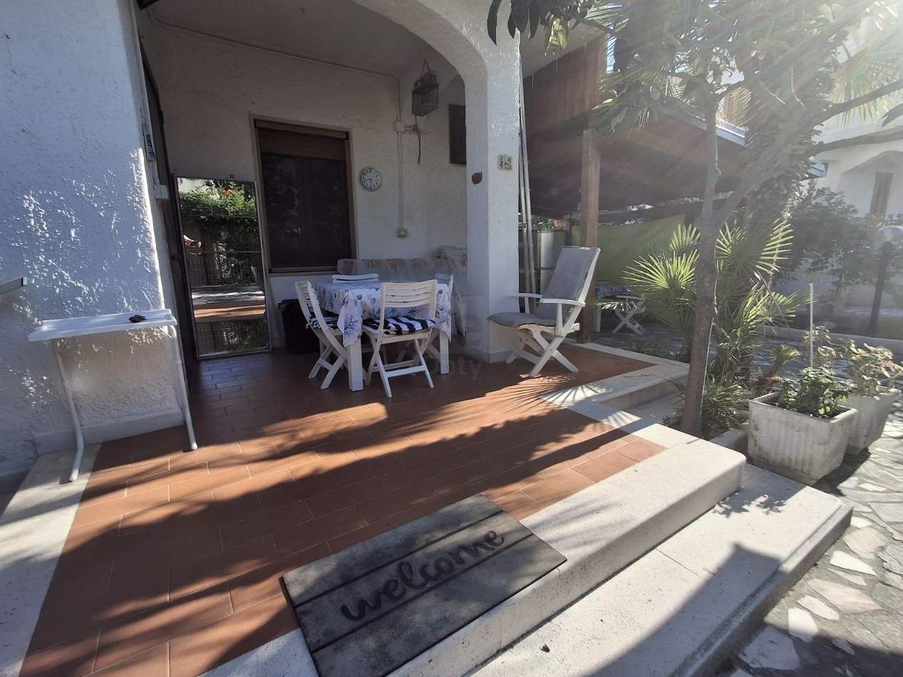 STUPENDO PIANO TERRA CON AMPIO GIARDINO PRIVATO — foto 10