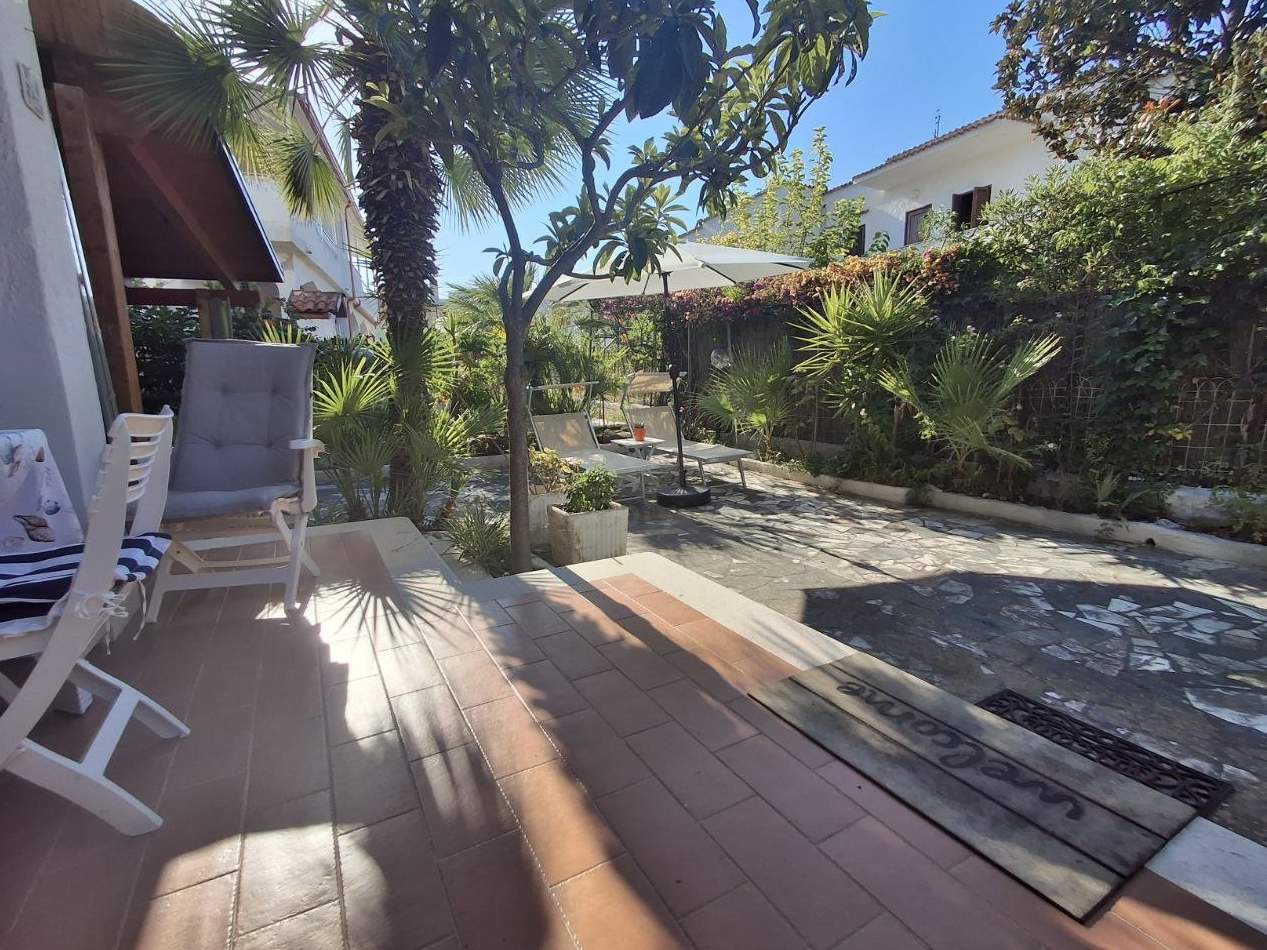 STUPENDO PIANO TERRA CON AMPIO GIARDINO PRIVATO — foto 12