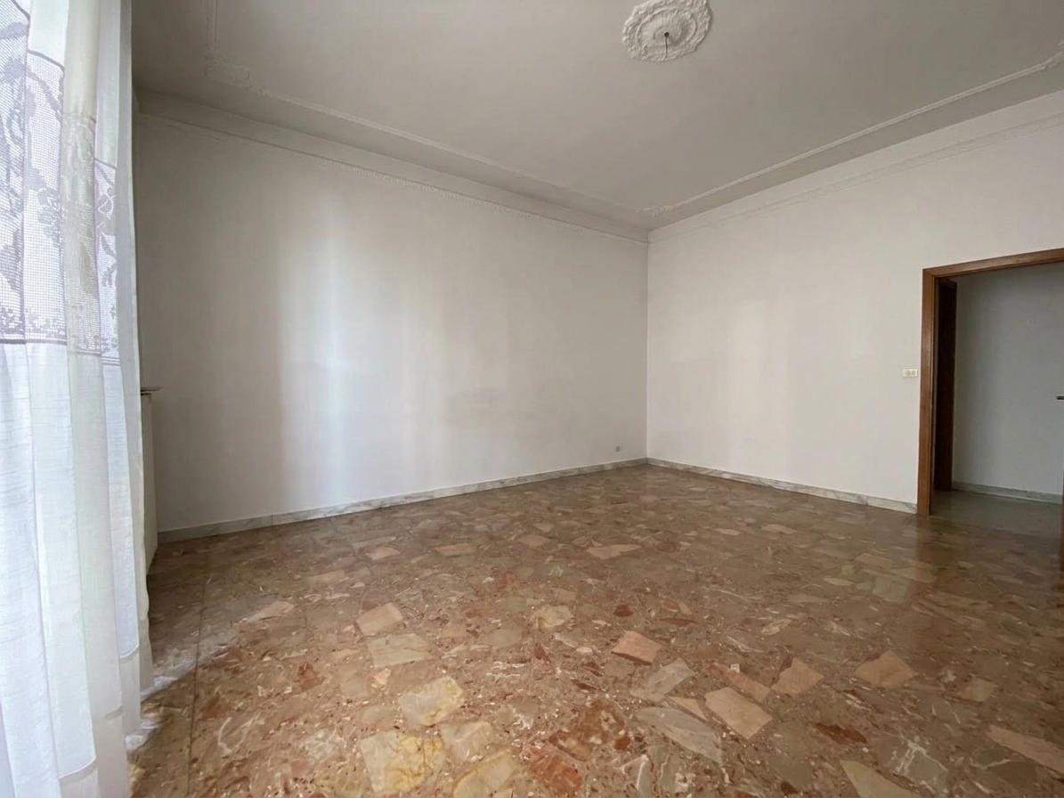 SOLUZIONE INDIPENDENTE CON TERRAZZO E LOCALE AL PIANO TERRA — foto 17