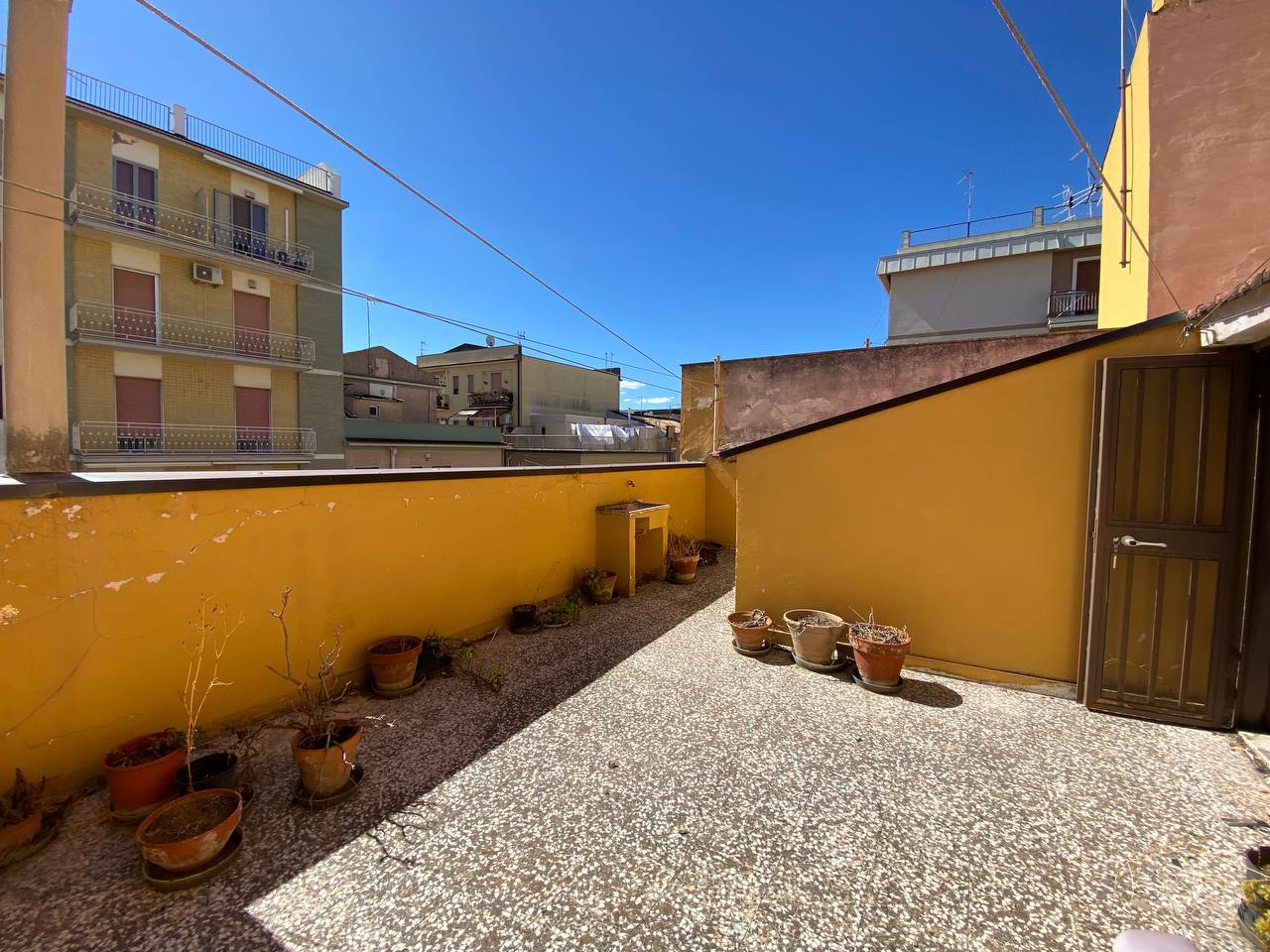 SOLUZIONE INDIPENDENTE CON TERRAZZO E LOCALE AL PIANO TERRA — foto 21