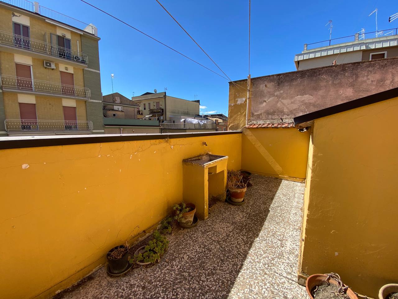 SOLUZIONE INDIPENDENTE CON TERRAZZO E LOCALE AL PIANO TERRA — foto 23
