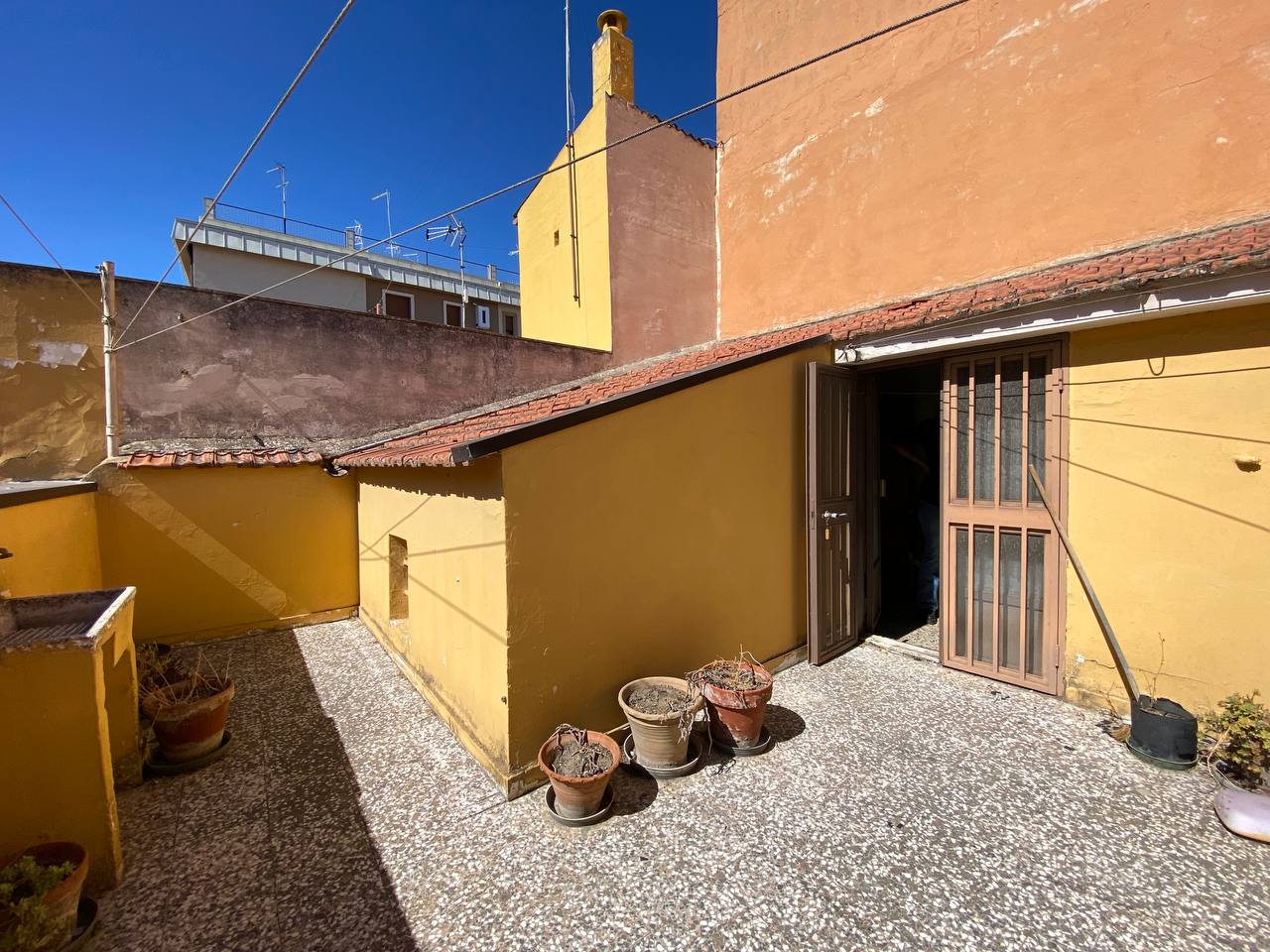 SOLUZIONE INDIPENDENTE CON TERRAZZO E LOCALE AL PIANO TERRA — foto 24
